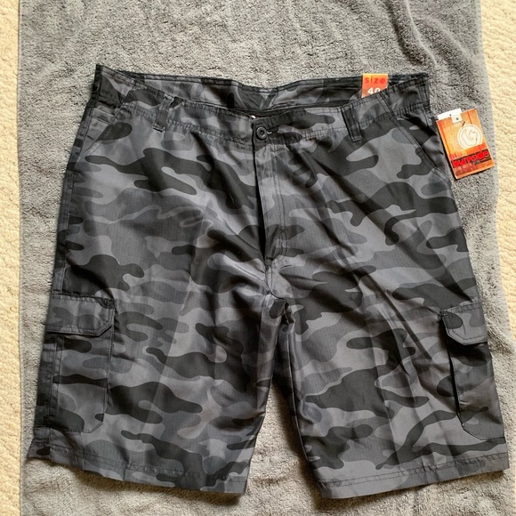 NWT Men’s Burnside Camp Shorts - Picture 1 of 3